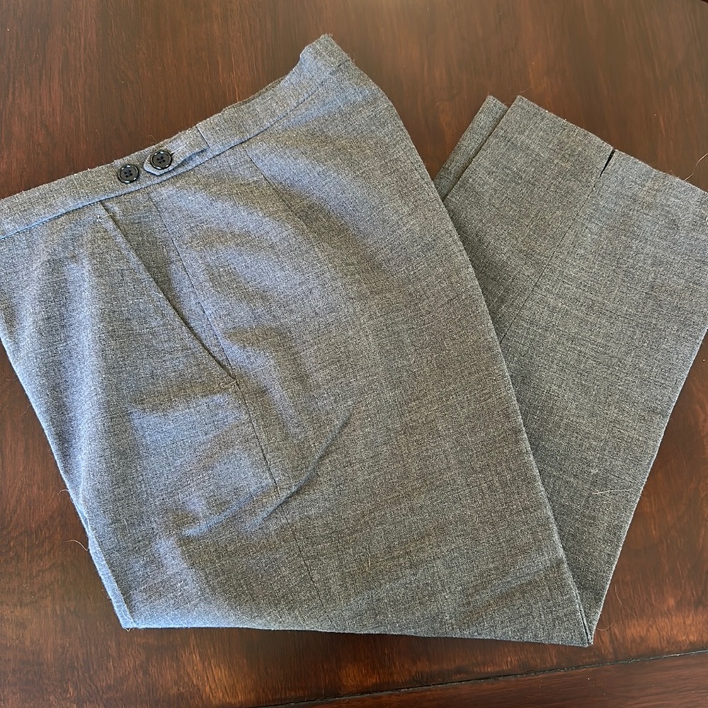 William B grey capri trousers, size 4
